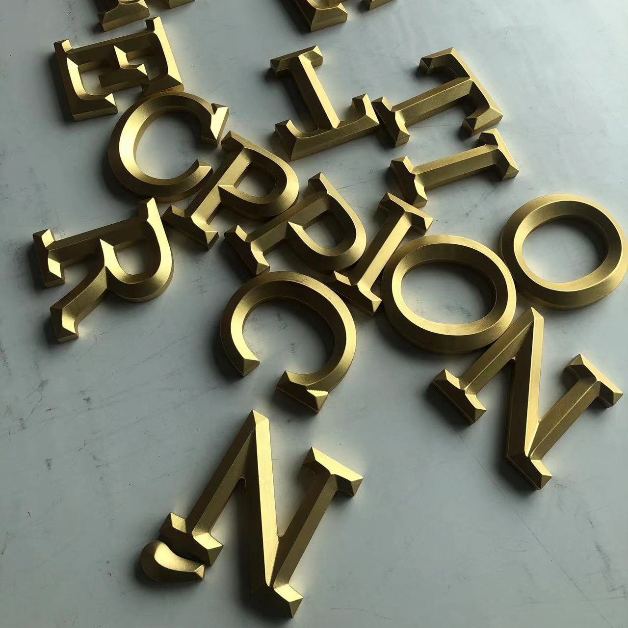 Custom 3D Engraved Prismatic Metal Logo Embossed Antique Brass Brand Letter Sign